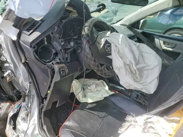 5YFBURHE5JP806845 2018 TOYOTA COROLLA - Image 8