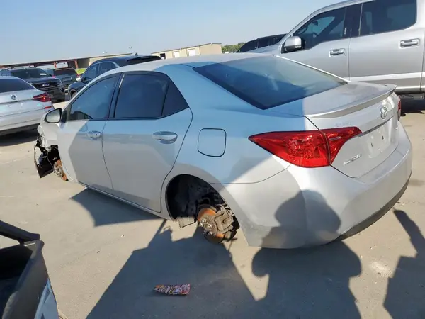 5YFBURHE5JP807610 2018 TOYOTA COROLLA - Image 2