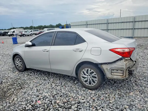 5YFBURHE5JP808224 2018 TOYOTA COROLLA - Image 2