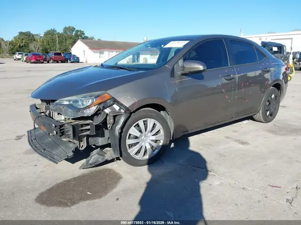 5YFBURHE5JP809602 2018 TOYOTA COROLLA - Image 2