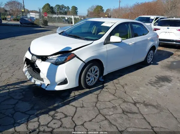 5YFBURHE5JP809616 2018 TOYOTA COROLLA - Image 2