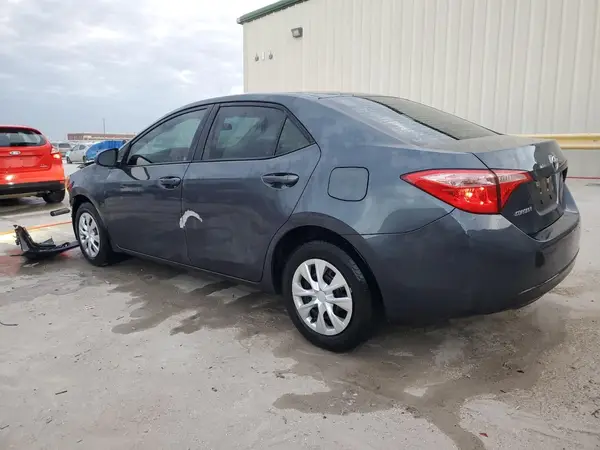 5YFBURHE5JP809955 2018 TOYOTA COROLLA - Image 2