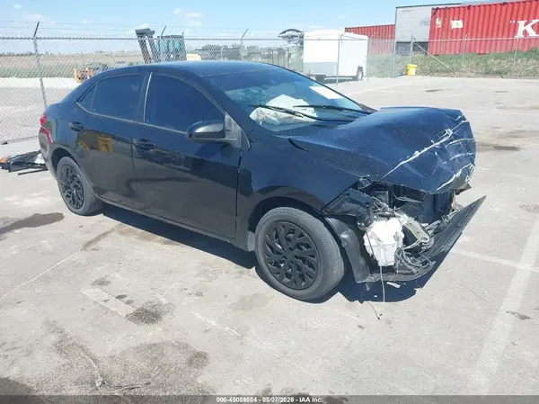 5YFBURHE5JP812175 2018 TOYOTA COROLLA - Image 1