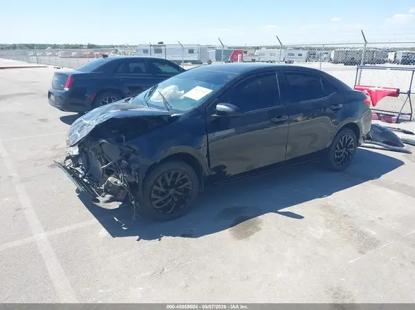 5YFBURHE5JP812175 2018 TOYOTA COROLLA - Image 2