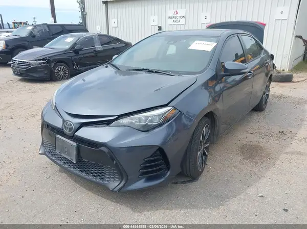 5YFBURHE5JP812659 2018 TOYOTA COROLLA - Image 2