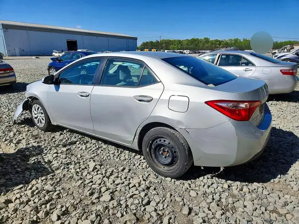 5YFBURHE5JP812919 2018 TOYOTA COROLLA - Image 2
