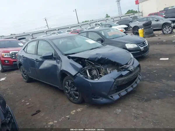 5YFBURHE5JP813259 2018 TOYOTA COROLLA - Image 1