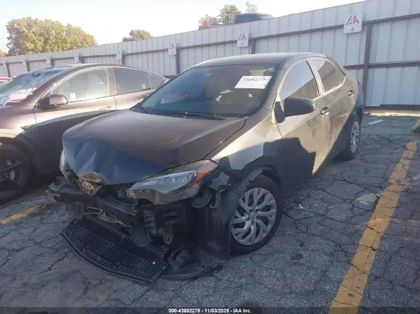 5YFBURHE5JP813472 2018 TOYOTA COROLLA - Image 2