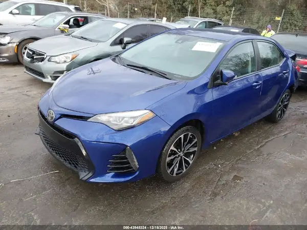 5YFBURHE5JP813570 2018 TOYOTA COROLLA - Image 2