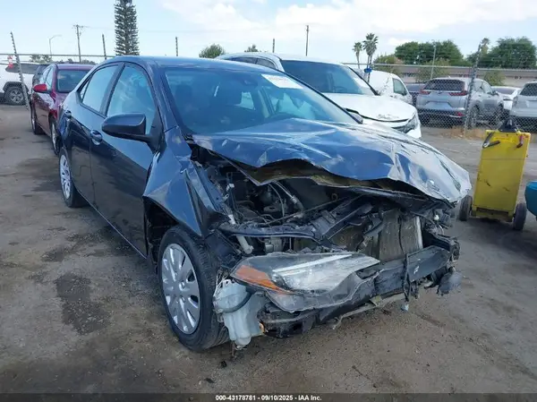 5YFBURHE5JP813892 2018 TOYOTA COROLLA - Image 1