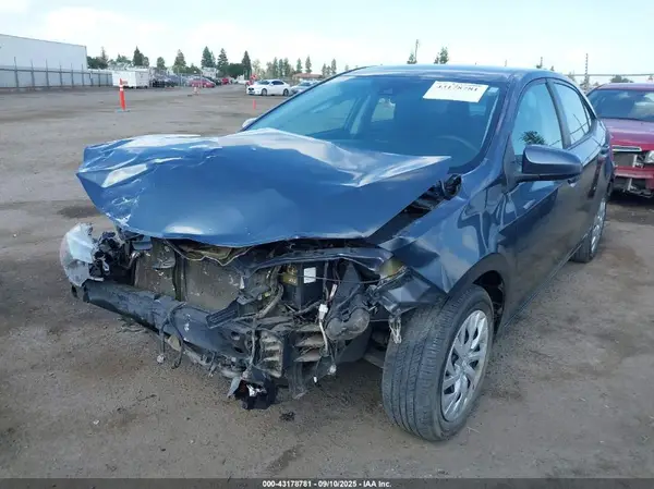 5YFBURHE5JP813892 2018 TOYOTA COROLLA - Image 2