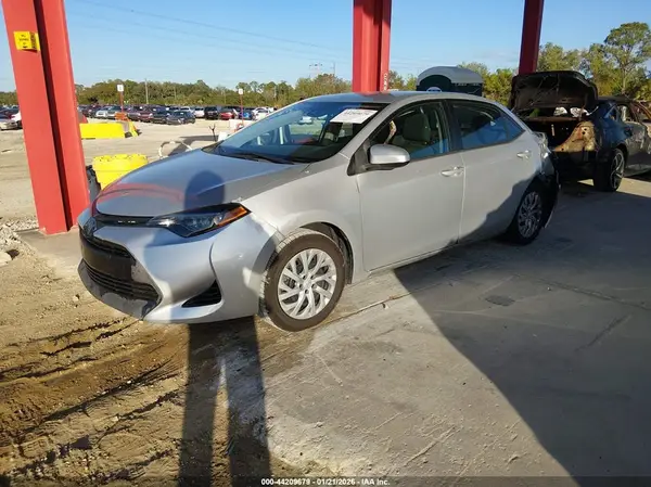 5YFBURHE5JP814962 2018 TOYOTA COROLLA - Image 2