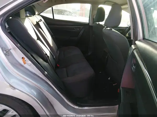 5YFBURHE5JP814962 2018 TOYOTA COROLLA - Image 8
