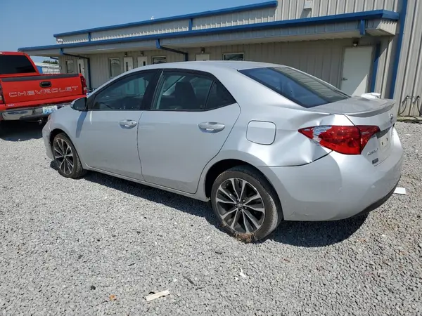 5YFBURHE5JP814976 2018 TOYOTA COROLLA - Image 2