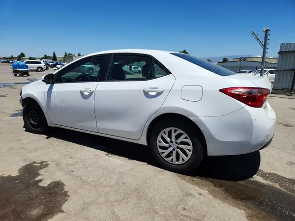 5YFBURHE5JP815366 2018 TOYOTA COROLLA - Image 2