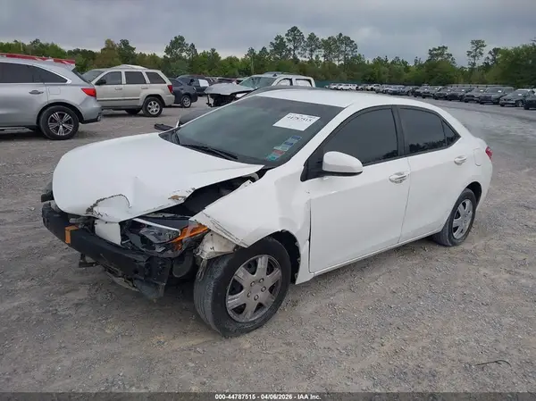 5YFBURHE5JP815643 2018 TOYOTA COROLLA - Image 2