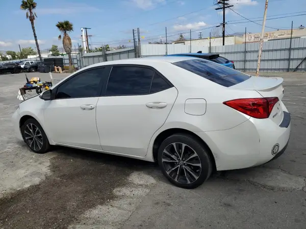5YFBURHE5JP815870 2018 TOYOTA COROLLA - Image 2