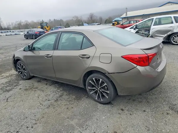 5YFBURHE5JP815917 2018 TOYOTA COROLLA - Image 2