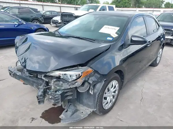 5YFBURHE5JP816601 2018 TOYOTA COROLLA - Image 2