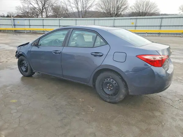 5YFBURHE5JP816629 2018 TOYOTA COROLLA - Image 2