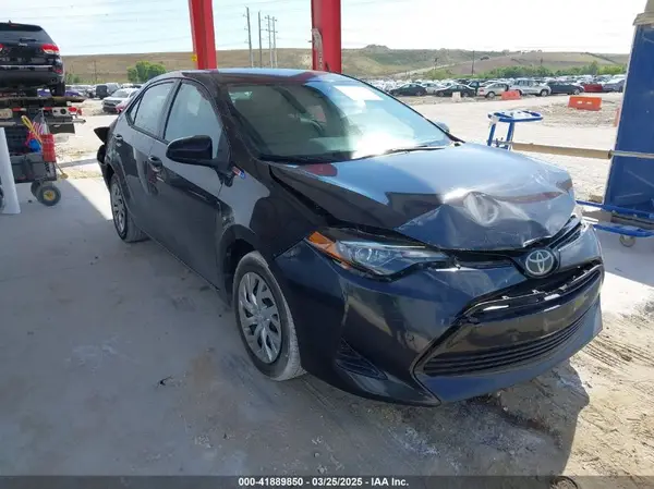 5YFBURHE5JP817182 2018 TOYOTA COROLLA - Image 1