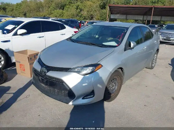 5YFBURHE5JP817358 2018 TOYOTA COROLLA - Image 2