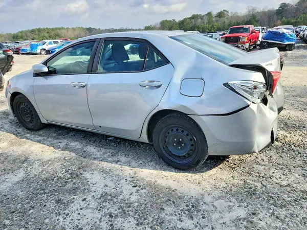 5YFBURHE5JP817702 2018 TOYOTA COROLLA - Image 2