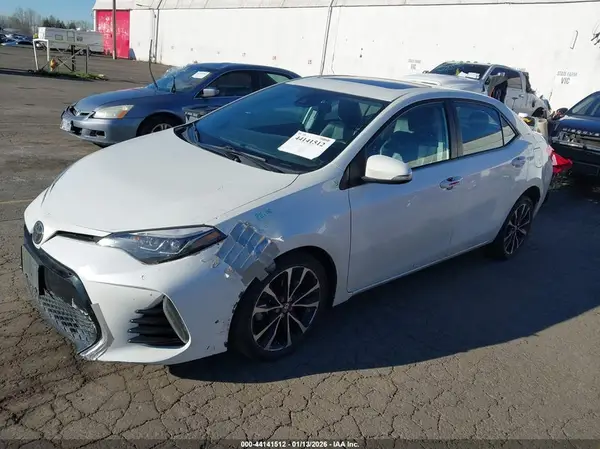 5YFBURHE5JP817778 2018 TOYOTA COROLLA - Image 2