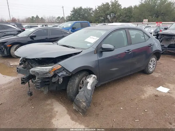5YFBURHE5JP818641 2018 TOYOTA COROLLA - Image 2