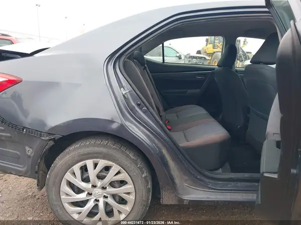 5YFBURHE5JP818641 2018 TOYOTA COROLLA - Image 8