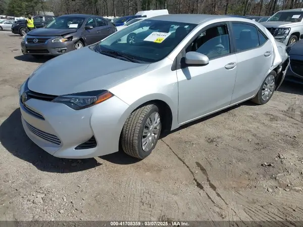 5YFBURHE5JP819398 2018 TOYOTA COROLLA - Image 2