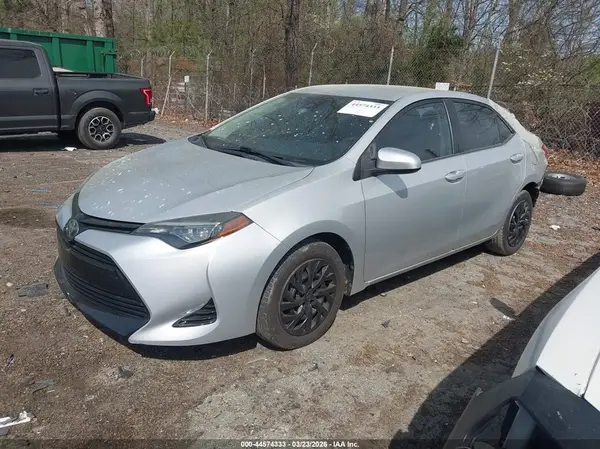 5YFBURHE5JP819773 2018 TOYOTA COROLLA - Image 2