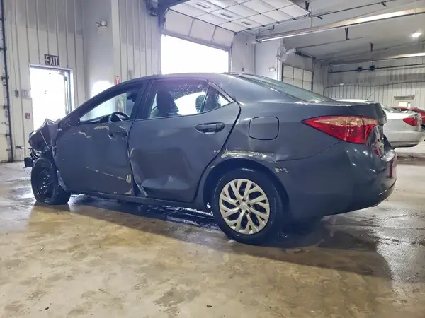 5YFBURHE5JP820597 2018 TOYOTA COROLLA - Image 2