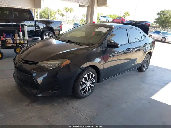 5YFBURHE5JP820955 2018 TOYOTA COROLLA - Image 2