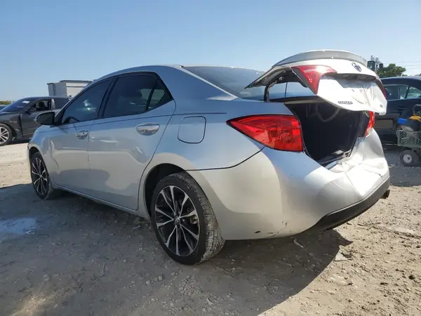 5YFBURHE5JP821927 2018 TOYOTA COROLLA - Image 2