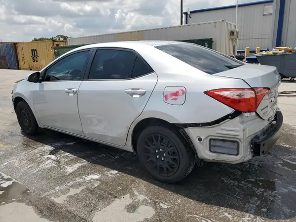 5YFBURHE5JP822026 2018 TOYOTA COROLLA - Image 2