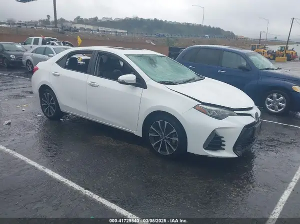 5YFBURHE5JP822852 2018 TOYOTA COROLLA - Image 1