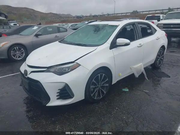 5YFBURHE5JP822852 2018 TOYOTA COROLLA - Image 2