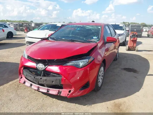 5YFBURHE5JP823032 2018 TOYOTA COROLLA - Image 2
