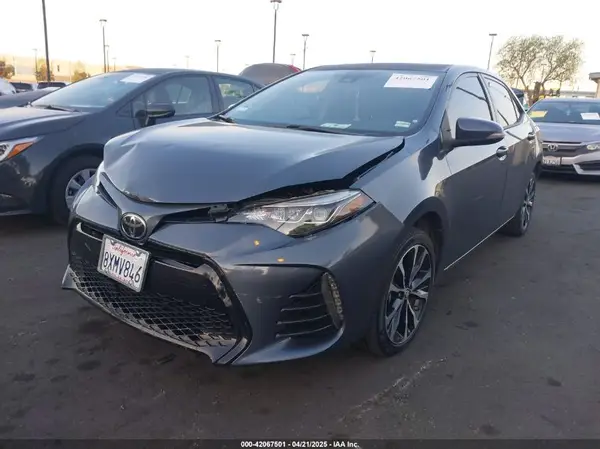 5YFBURHE5JP823211 2018 TOYOTA COROLLA - Image 2