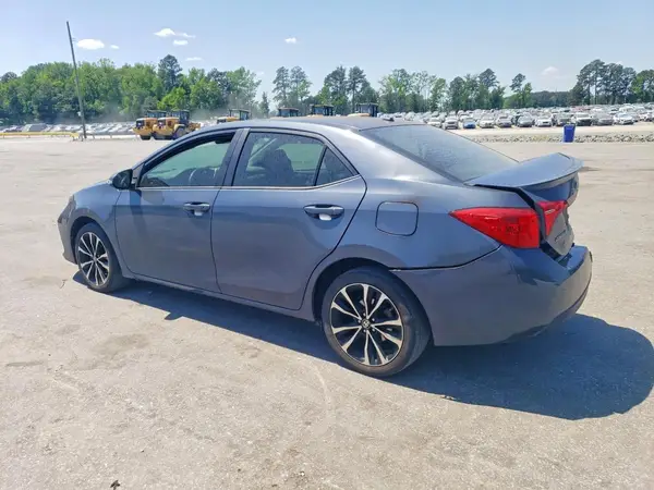 5YFBURHE5JP824097 2018 TOYOTA COROLLA - Image 2