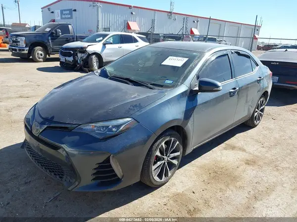 5YFBURHE5JP824276 2018 TOYOTA COROLLA - Image 2
