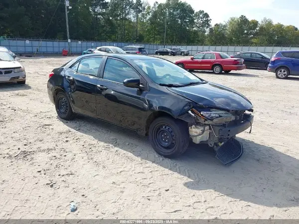5YFBURHE5JP824617 2018 TOYOTA COROLLA - Image 1