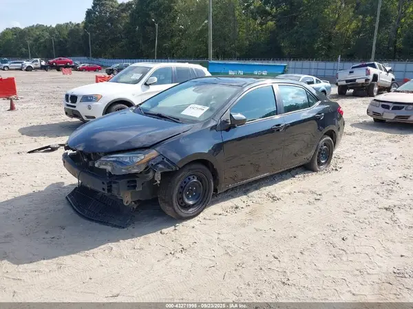 5YFBURHE5JP824617 2018 TOYOTA COROLLA - Image 2