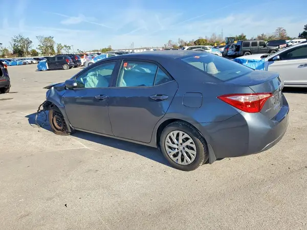 5YFBURHE5JP825220 2018 TOYOTA COROLLA - Image 2