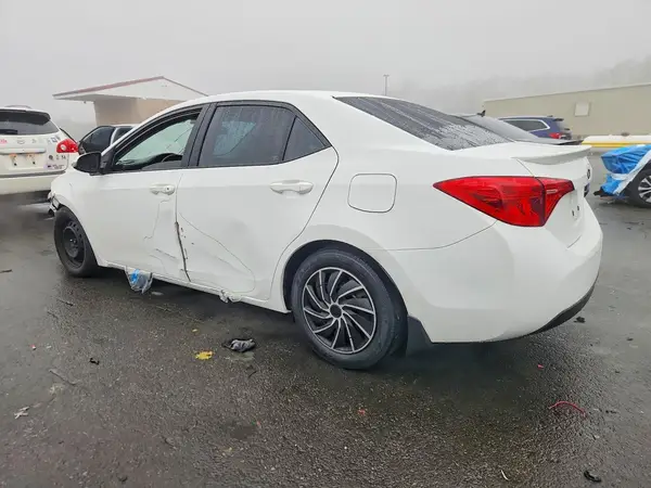 5YFBURHE5JP826786 2018 TOYOTA COROLLA - Image 2
