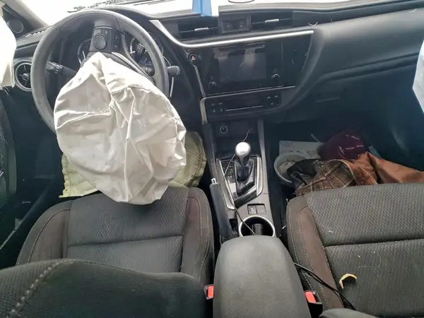 5YFBURHE5JP827257 2018 TOYOTA COROLLA - Image 8