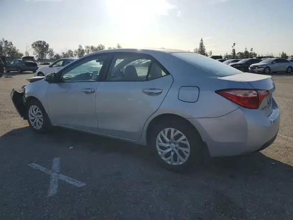 5YFBURHE5JP827453 2018 TOYOTA COROLLA - Image 2