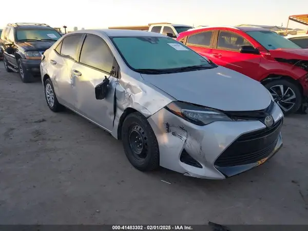 5YFBURHE5JP827470 2018 TOYOTA COROLLA - Image 1
