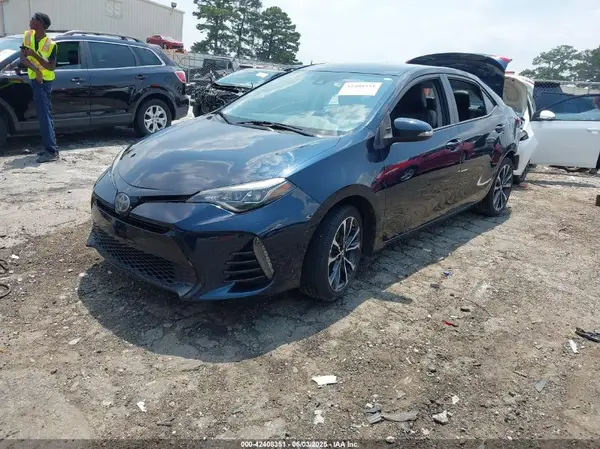 5YFBURHE5JP828439 2018 TOYOTA COROLLA - Image 2